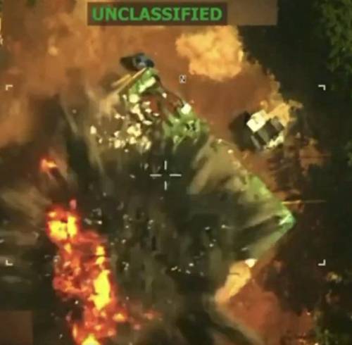 Fotografía que muestra la explosión de la edificación donde se hallaba el jefe criminal.