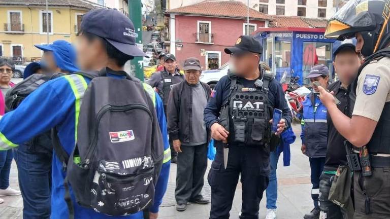 Trabajador de Emaseo intervino en un asalto en el Centro Histórico de Quito.