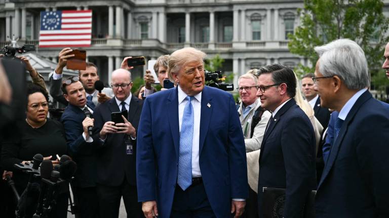 El Supremo de EE.UU. da luz verde a Trump para retomar las deportaciones a terceros países