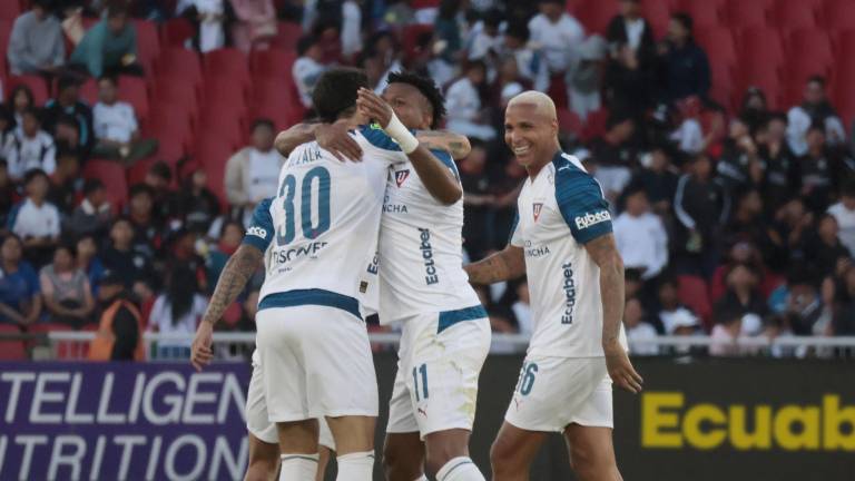 Liga de Quito celebra uno de los goles en el partido, la noche de este viernes.