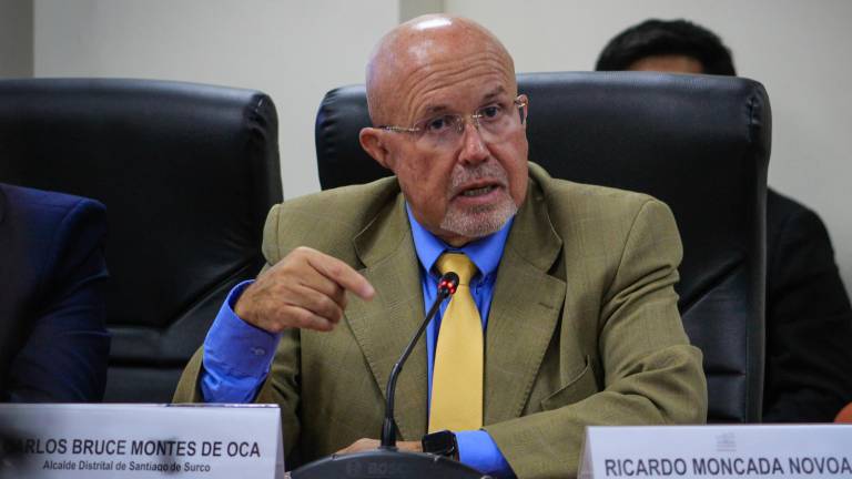Alcalde Carlos Bruce, durante una mesa de trabajo, en una foto de archivo.