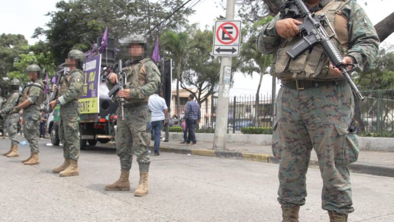 Seis militares van a prisión preventiva por presunta ejecución extrajudicial en Santa Elena