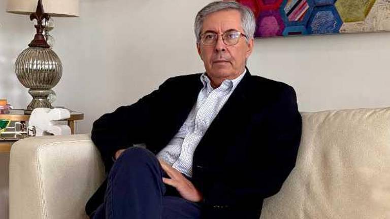 Alfredo Arízaga, el ministro que dolarizó el país: 'el principal riesgo son los políticos populistas, adictos a quedar