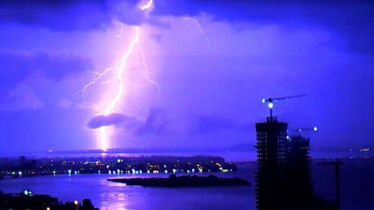 Alertan sobre posibles inundaciones en Guayaquil por lluvias y marea alta este jueves 29 de octubre