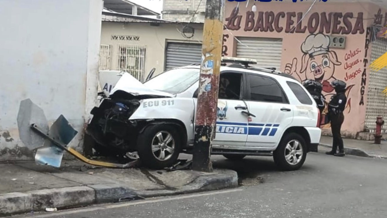 Asesinan a policía mientras se movilizaba en un patrullero en el sur de Guayaquil