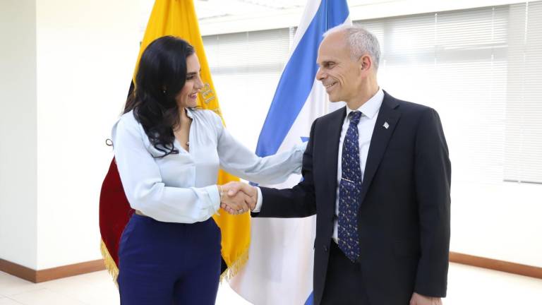 Verónica Abad ultima detalles para su viaje: se reunió con el embajador de Israel en Ecuador