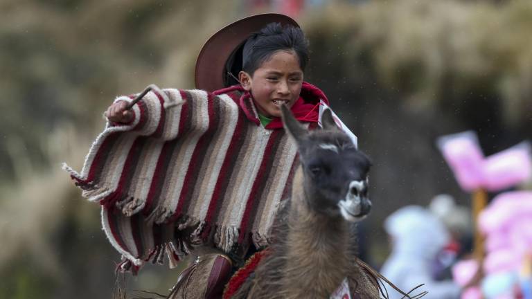 La Llamingada en Cotopaxi: Una singular competencia que lleva a los niños del páramo hacia las nubes