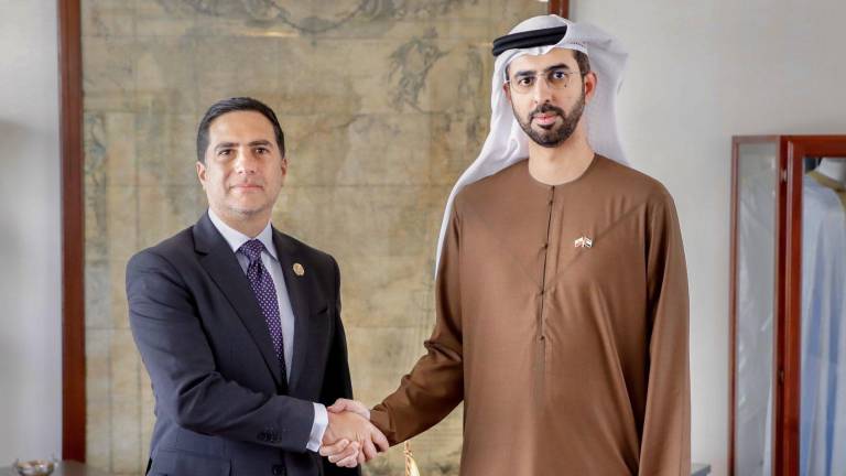 El canciller Roberto Kury junto a Omar Sultan Al Olama, ministro de Estado para la Inteligencia Artificial de los Emiratos Árabes Unidos.