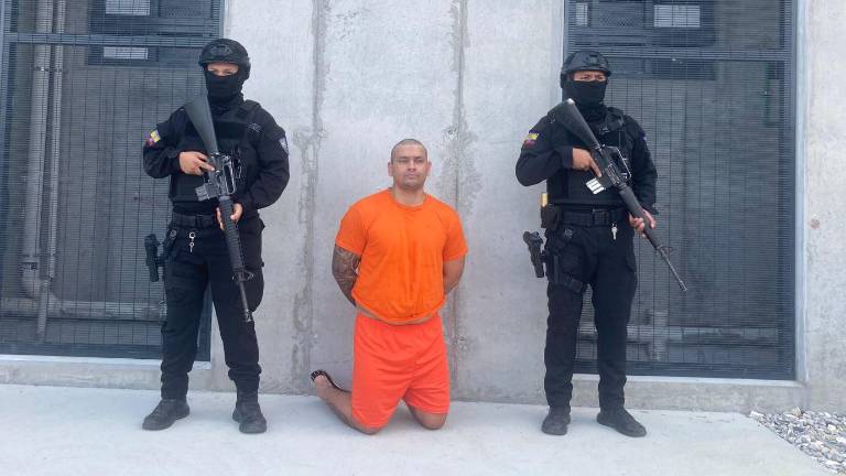 Gobierno expone a alias 'Gato Negro' desde la Cárcel del Encuentro en Santa Elena