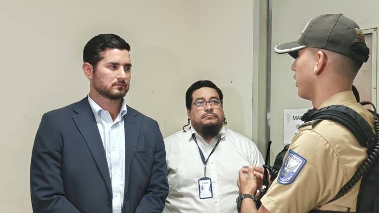 Presidente del IESS denuncia que las mafias pretenden generar desabastecimiento en hospital de Guayaquil