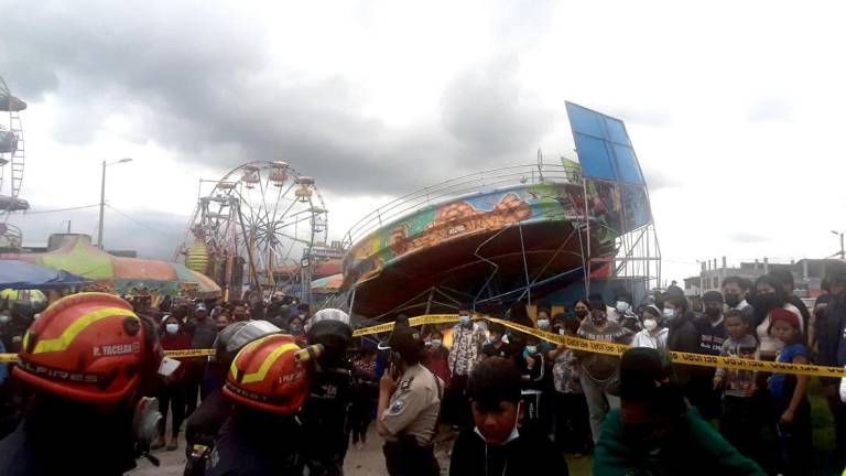 Personas salen expulsadas de juego mecánico en Quito tras falla
