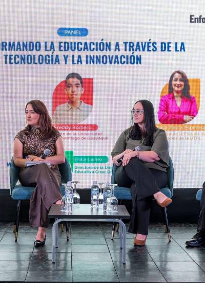 Especialistas del panel Transformando la educación a través de la tecnología y la innovación.