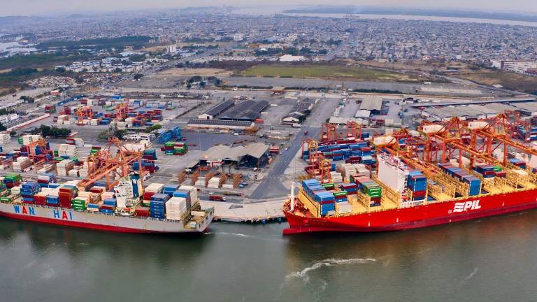 La nueva ruta contempla que las embarcaciones salgan desde el puerto Libertador Simón Bolívar de Guayaquil hasta la terminal portuaria de Chancay, en Perú, y de ahí hasta Asia.