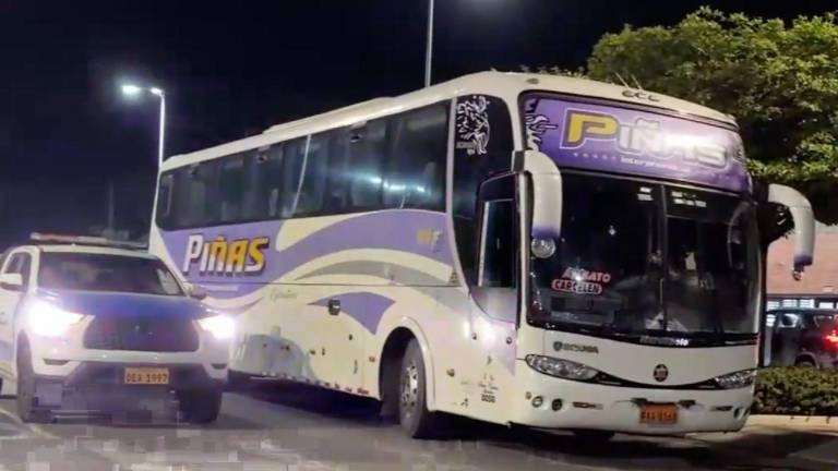 Fingieron ser pasajeros: violento asalto a bus en Machala deja un muerto y un herido