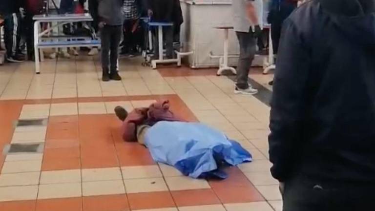 Hombre murió atragantado mientras comía un pedazo de pollo en mercado de Ambato