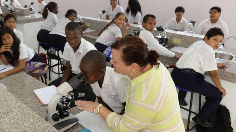 Unicef llama a evitar cierre de escuelas pese a aumento de contagios de covid