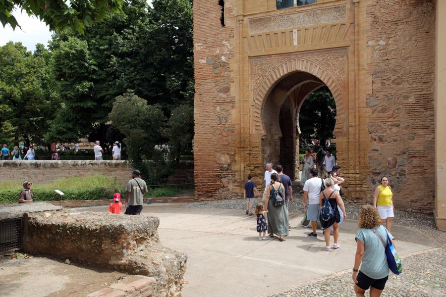 España: terremoto de 4,7 sacude Granada, obliga a desalojar la Alhambra y activa alertas sísmicas