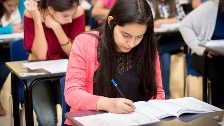 El CEN abre convocatoria para becas de estudio y programas culturales en Ecuador