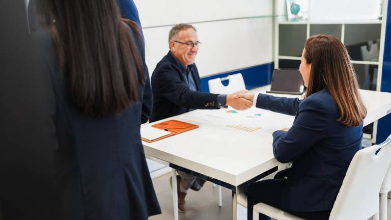 ¡Oportunidades laborales! Empresas requieren personal en varias ciudades del Ecuador: ¿Cómo aplicar?