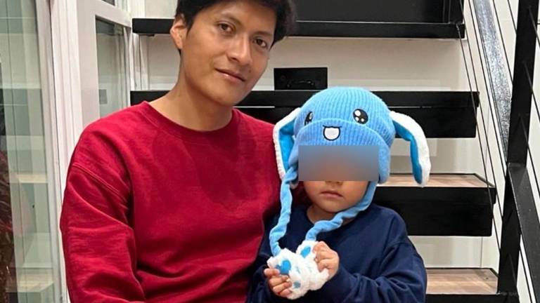 Liam Conejo y su padre regresan a su hogar, luego de permanecer detenidos en Texas