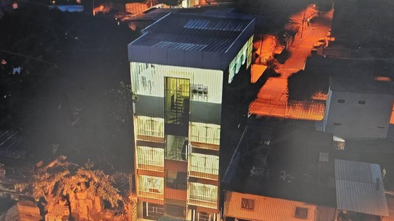 Hallan lujoso edificio con piscina y ascensor en el Guasmo Sur de Guayaquil