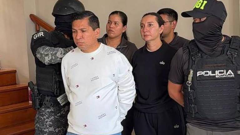 En la foto aparecen Darío Macas y su esposa cuando fueron aprehendidos por la Policía Nacional.