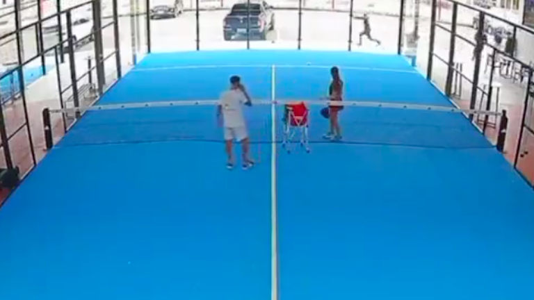 Balacera en plaza comercial de Manta: criminales asesinaron a la dueña de una cevichería