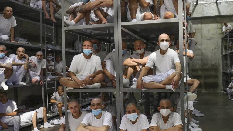Todo empezó con el modelo Bukele: así es la 'fiebre' de las megacárceles en América Latina