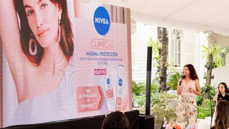 Ibeth Recalde, gerente de marketing comercial Nivea Ecuador, realizó el lanzamiento de Nivea Clinical Tono Natural.