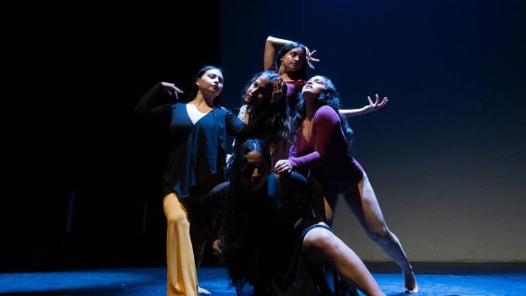 Cinco mujeres, cinco universos y un mismo escenario: La danza de ‘Cuerpos Nocturnos’ apunta a deslumbrar en Guayaquil