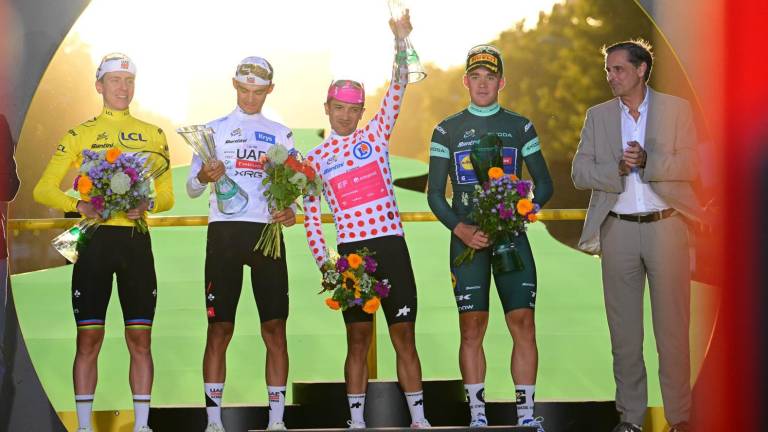 Richard Carapaz es coronado como Rey de la Montaña del Tour de Francia 2026