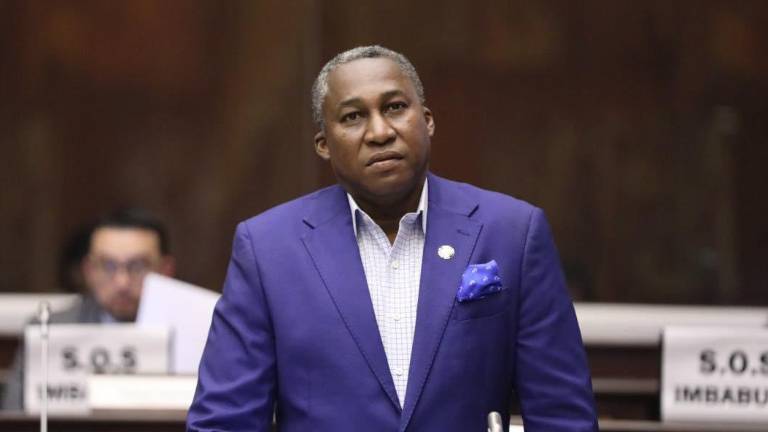 Asamblea pide a Roberto Cuero ofrecer disculpas por incidente con militares en Guayaquil, además de la suspensión