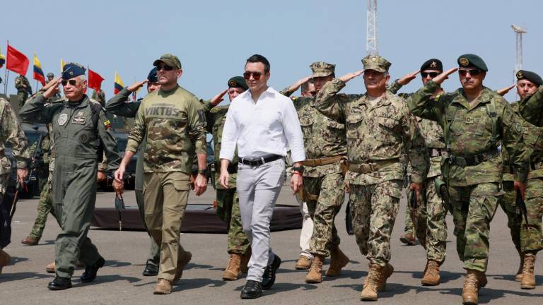 Daniel Noboa ordena militarizar los puertos y las fronteras 'ante intentos de desestabilización de grupos armados'