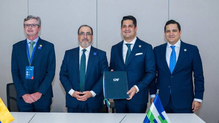 Ecuador consolida la cooperación con la CAF para los sectores energético, aéreo y bananero