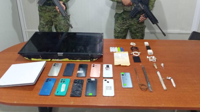 Hallan antena satelital, celulares y pipas artesanales en la cárcel regional de Guayaquil