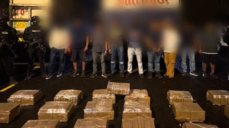 Hallan millonario cargamento de droga en una finca de Buena Fe: la sustancia estaba en cajas de banano