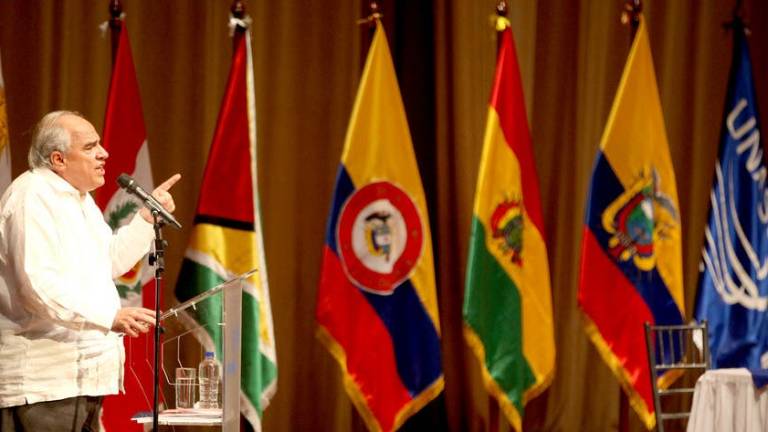 Samper y Patiño inauguran la Cumbre de Unasur en Guayaquil