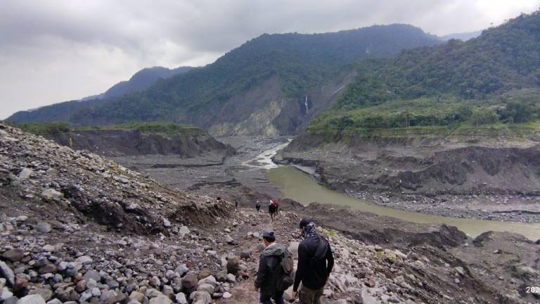 Derrame de crudo afecta 2,1 hectáreas, que incluye zona de protección en Parque Nacional Cayambe Coca