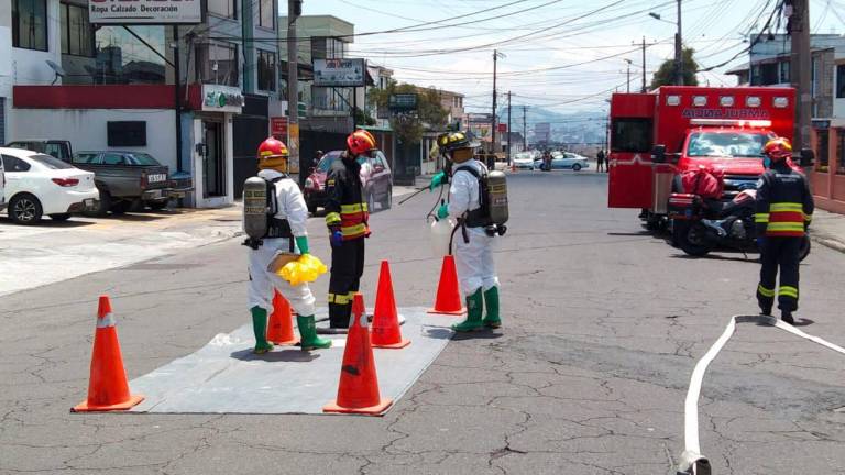 Dos heridos por explosión de reactivos químicos en laboratorio de Quito