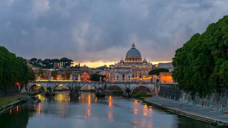 Hallan restos de coronavirus en el agua potable de Roma y Milán