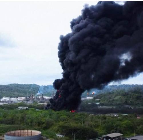 Incendio en Petroecuador, en una fotografìa de archivo del 5 de marzo de 2026.