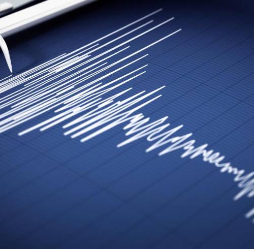 Un sismógrafo registrando un temblor.