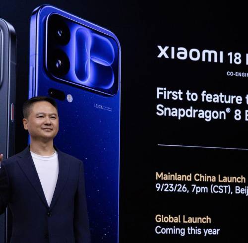 Imagen de la presentación del smartphone Xiaomi 18 Pro realizada en China por Adam Zeng, Vicepresidente Senior de Xiaomi Corporation.