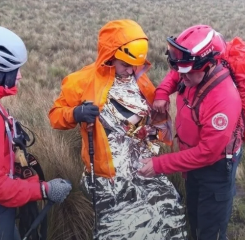 Rescate de tres andinistas en el Volcán El Corazón, en Pichincha.
