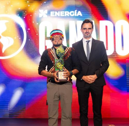 Fotografía de Nantu Canelos, representante del proyecto Kara Solar, ganador de la categoría Energía, en Premios Verdes 2026.