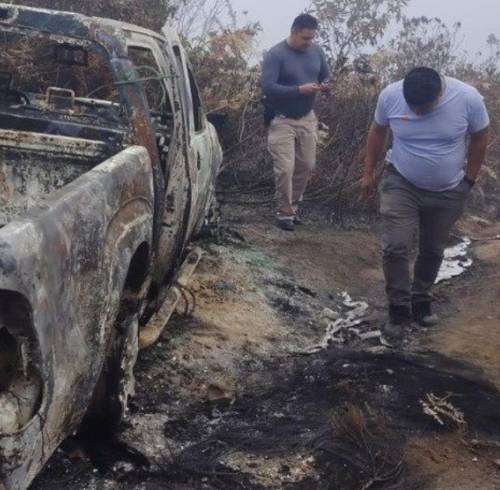 A dos horas de Pucará se encontraron dos camionetas incineradas.