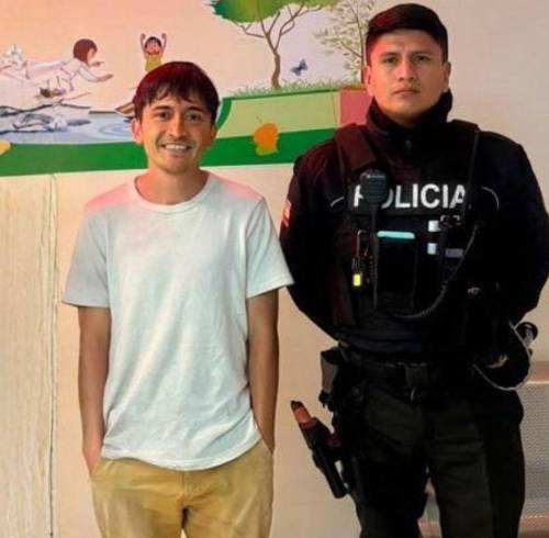 Imagen de Pablo David Llanes, quien luego de ser reportado como desaparecido, fue localizado en el Distrito Baños a través de la intervención de la ciudadanía y servidores policiales.