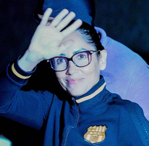 Luisa González a su arribo al aeropuerto de Latacunga.