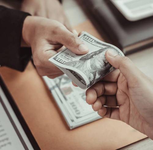 Hay organizaciones ilícitas que ofrecen dinero rápido y fácil, pero son estafas.