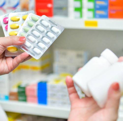 Gobierno asegura que seguirá aumentado el abastecimiento de medicinas.